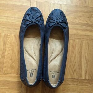 White Mountain Women's Blue Bow Flats